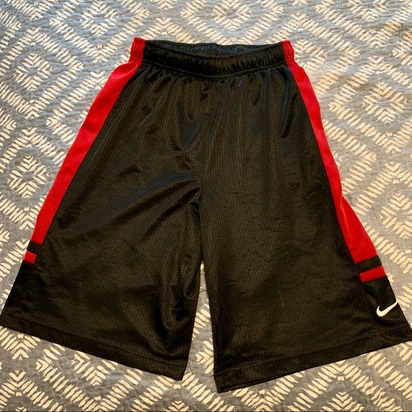 Youth NIKE basketball shorts - Picture 2 of 2
